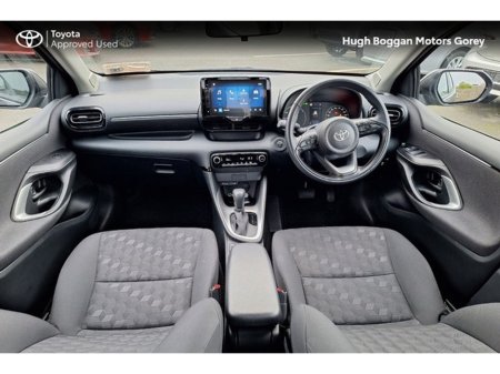 2024 Toyota Yaris 1.5 HYBRID LUNA 4DR €24,950 thumbnail