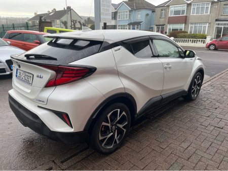 2020 Toyota C-HR 6AA-ZYX11 €24,000 thumbnail