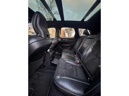 2018 Volvo XC60 2.0 T8 R-DESIGN PRO AWD 303PS AUTO B4 MOMENTUM 197HP 5DR A €29,800 thumbnail