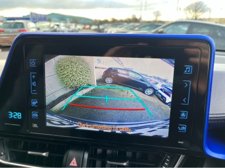 2018 Toyota C-HR DYNAMIC AUTOMATIC HYBRID 1.8 PETROL //MASSIVE SPEC//JBL SOUND SYSTEM//SAT NAV//FULL LEATHER HEATED SEATS//REVERSE CAMERA// €18,950 thumbnail