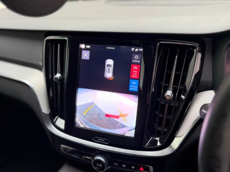 2025 Volvo V60 PLUS T6 2.0 PHEV AWD 350HP €54,990 thumbnail