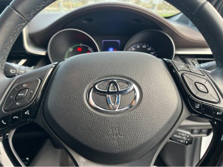 2019 Toyota C-HR 1.8 HYBRID AUTO LOW KM HIGH SPEC €18,950 thumbnail