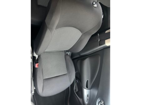 2016 Nissan Juke - thumbnail 16