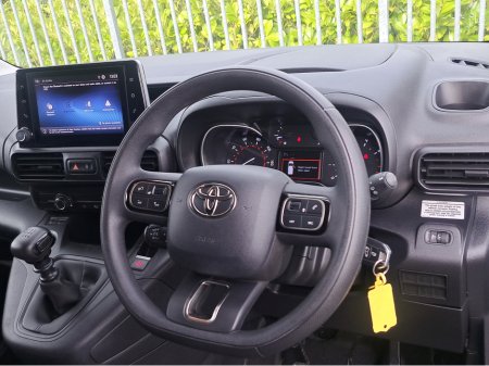 2022 Toyota Proace City Icon Model L1 1.5 Diesel SWB with 3 seats in front and double sliding doors. thumbnail