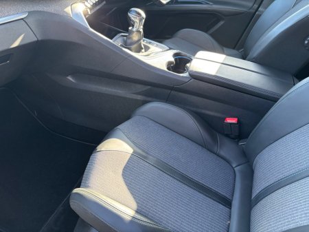 2021 Peugeot 5008 1.5 BlueHDi 130bhp Allure €27,950 thumbnail