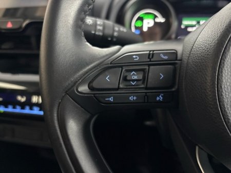 2023 Toyota Yaris Cross HYBRID LUNA €27,950 thumbnail