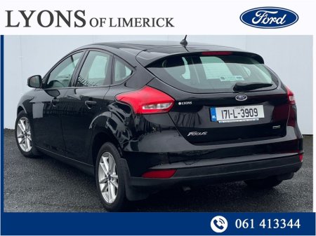 2017 Ford Focus - thumbnail 2