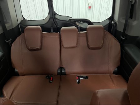 2021 Honda Stepwagon - thumbnail 16