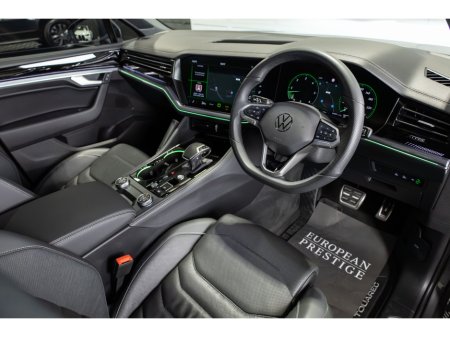 2025 Volkswagen Touareg - thumbnail 8