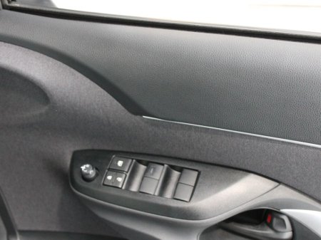 2024 Toyota Yaris - thumbnail 28