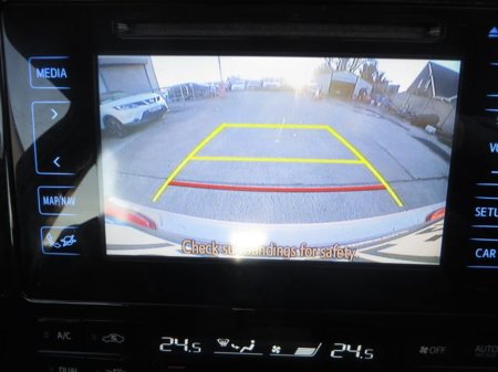 2019 Toyota Prius - thumbnail 14