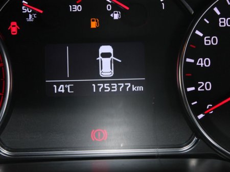 2017 Kia Carens 7 Seater EX 5DR €12,999 thumbnail