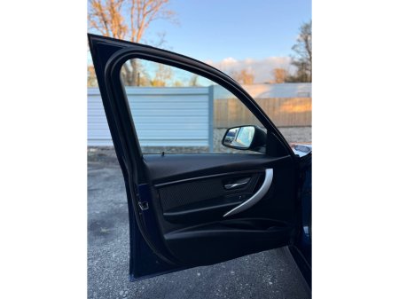 2017 BMW 3 Series - thumbnail 38