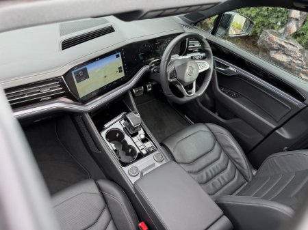 2025 Volkswagen Touareg - thumbnail 11