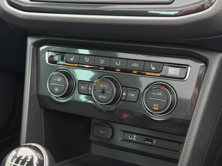 2017 Volkswagen Tiguan - thumbnail 29