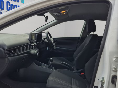 2021 Hyundai i20 CLASSIC *** ALLOYS *** AIRCON *** SERVICE HISTORY *** €16,950 thumbnail