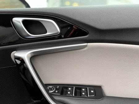 2021 Kia XCeed PHEV €21,995 thumbnail