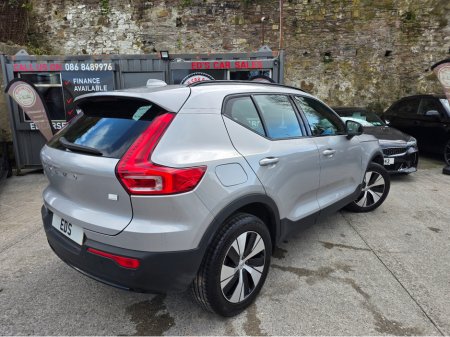 2023 Volvo XC40 - thumbnail 9