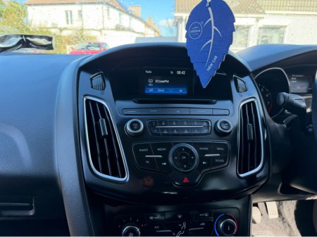 2015 Ford Focus - thumbnail 18