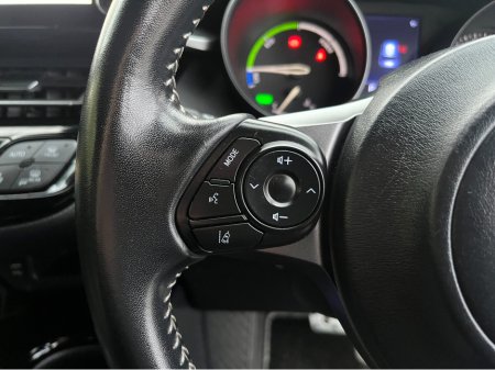 2019 Toyota C-HR GR SPORT AUTOMATIC HYBRID 1.8 PETROL //HALF LEATHER SEATS//ADAPTIVE CRUISE CONTROL//KEYLESS ENTRY//REVERSE CAMERA// €22,950 thumbnail