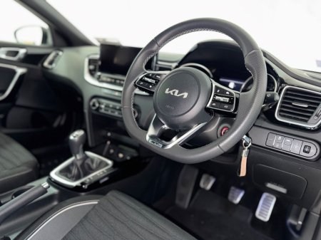 2025 Kia Ceed - thumbnail 2