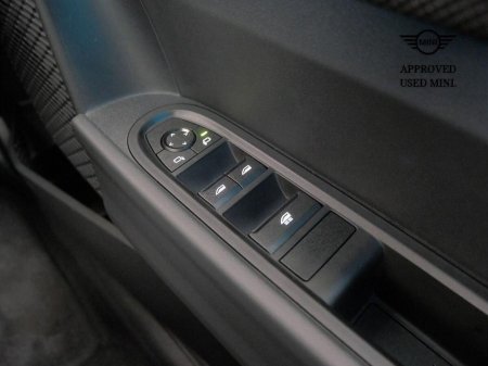 2025 MINI Hatch Cooper C €44,900 thumbnail