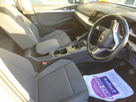 2022 Volkswagen Golf 2.0 TDI 115HP Life €24,950 thumbnail