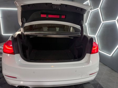 2016 BMW 3 Series - thumbnail 15