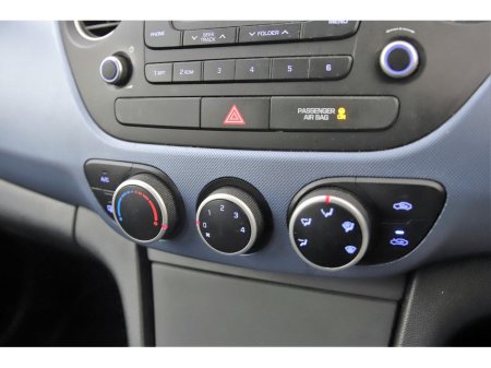 2017 Hyundai i10 1.0 DELUXE 5SPD *BI-TONE INTERIOR*14"ALLOY WHEELS* €10,890 thumbnail