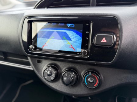 2019 Toyota Yaris - thumbnail 19