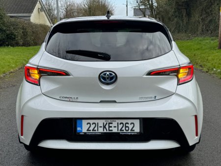 2022 Toyota Corolla 1.8 Hybrid Luna Sport Hatchback €26,950 thumbnail
