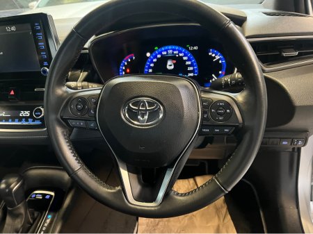 2021 Toyota Celsior HYBRID LUNA H/B AUTO 4DR €24,500 thumbnail