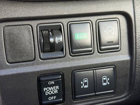 2017 Nissan Serena - thumbnail 15