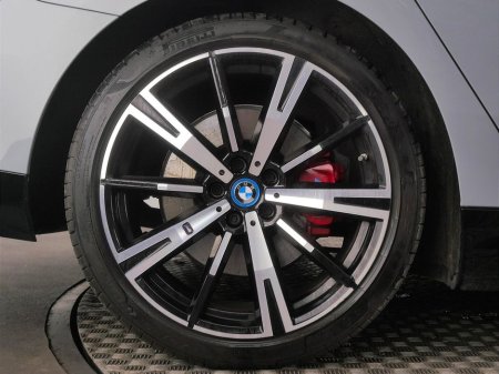 2024 BMW 5 Series - thumbnail 14