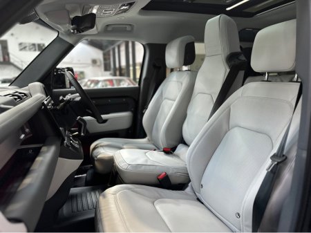 2026 Land Rover Defender - thumbnail 19
