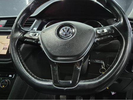 2018 Volkswagen Tiguan CL 2.0 TDI MANUAL 6SPEED FWD 150HP 5DR €19,950 thumbnail