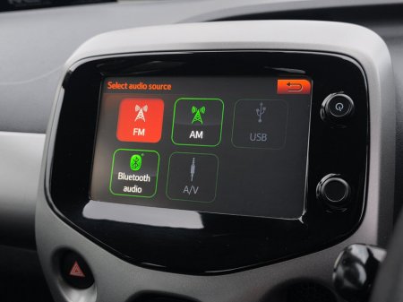 2017 Toyota Aygo 1.0 VVT-i x-play+ €8,450 thumbnail