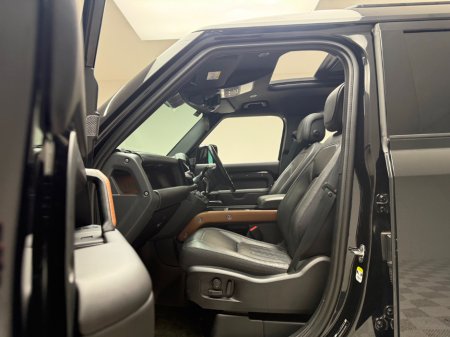 2023 Land Rover Defender X P400E FLAGSHIP MODEL €87,990 thumbnail