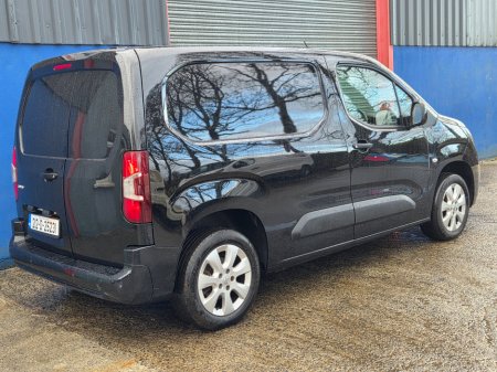 2021 Opel Combo  €12,499 thumbnail