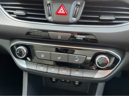 2019 Hyundai i30 DELUXE 1.0 PETROL //REVERSE CAMERA//CARPLAY// €14,950 thumbnail