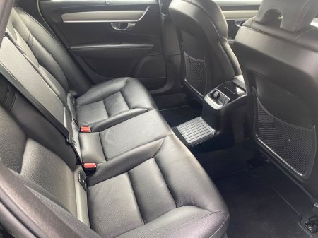 2023 Volvo V90 T6 Dark Plus Recharge AWD Auto (PHEV) €47,900 thumbnail