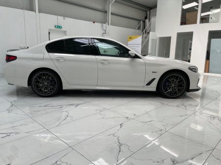 2021 BMW 5 Series - thumbnail 2