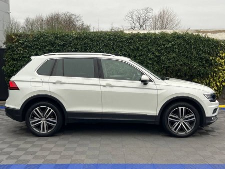 2020 Volkswagen Tiguan HIGHLINE 4MOTION 2.0 TDI // OPENING PAN ROOF // DIAMOND CUT ALLOYS // LEATHER HEATED SEATS €32,950 thumbnail