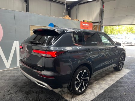 2024 Mitsubishi Outlander - photo 2