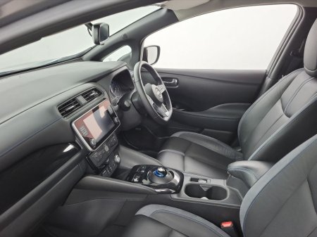 2024 Nissan Leaf - thumbnail 4