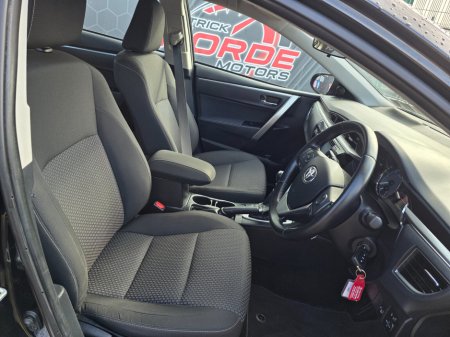 2016 Toyota Corolla - thumbnail 8