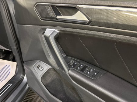 2020 Volkswagen Tiguan - thumbnail 9