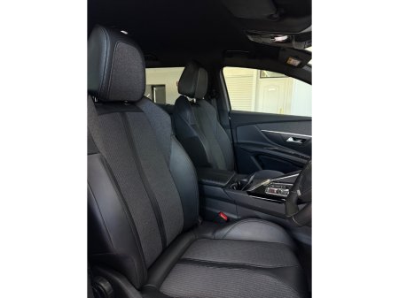 2023 Peugeot 5008 - thumbnail 8