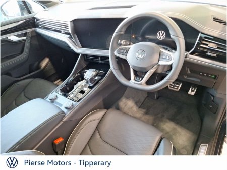 2026 Volkswagen Touareg - photo 2