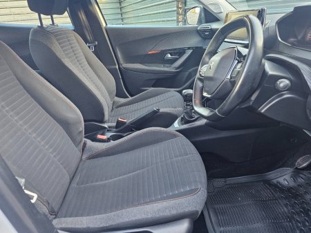 2020 Peugeot 2008 - thumbnail 12